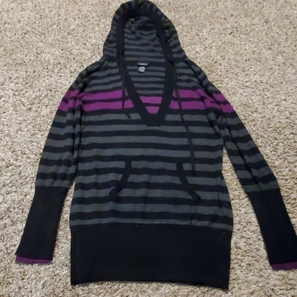 Vneck sweater with hood